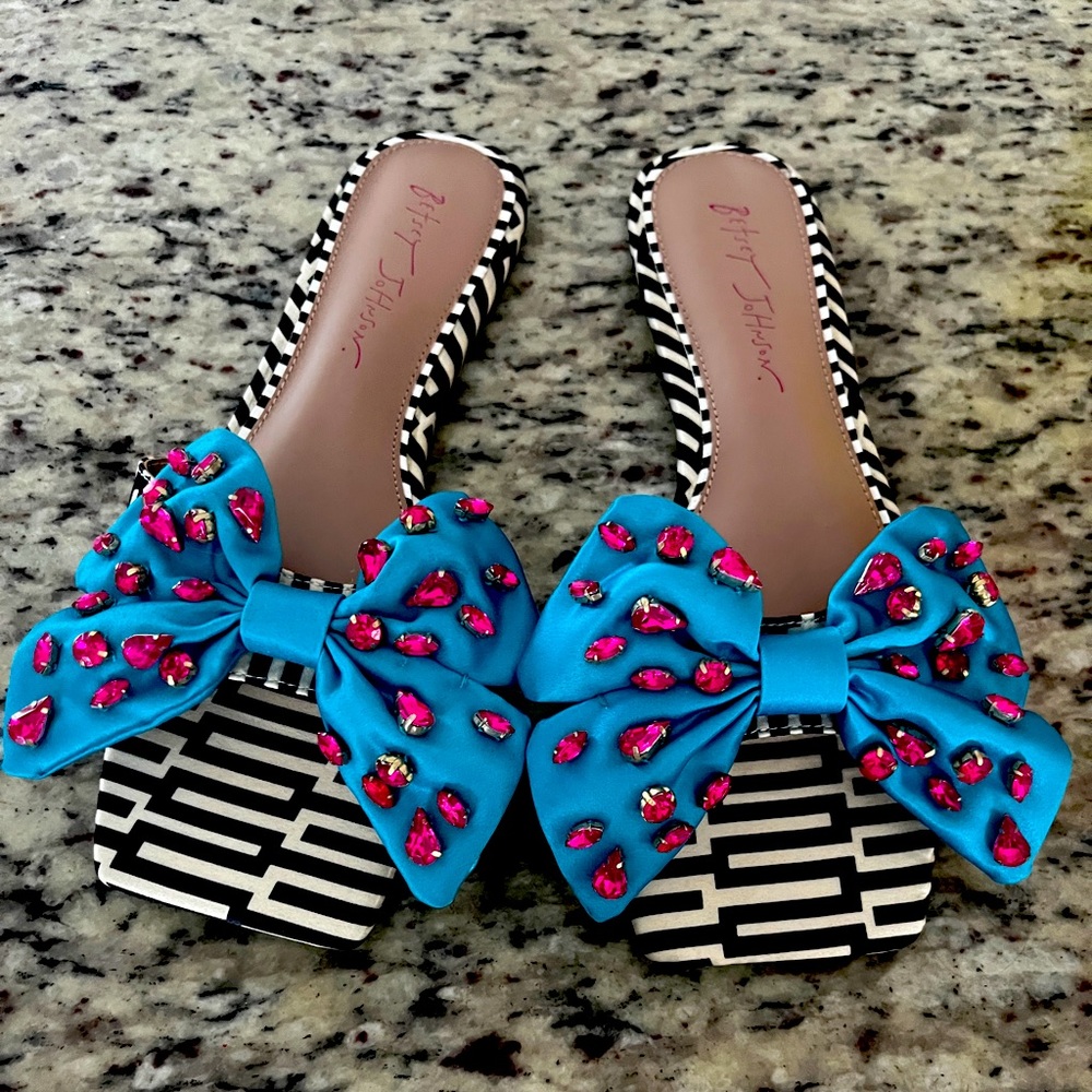 Betsy Johnson bow rhinestone sandals daisyy-r blue multi